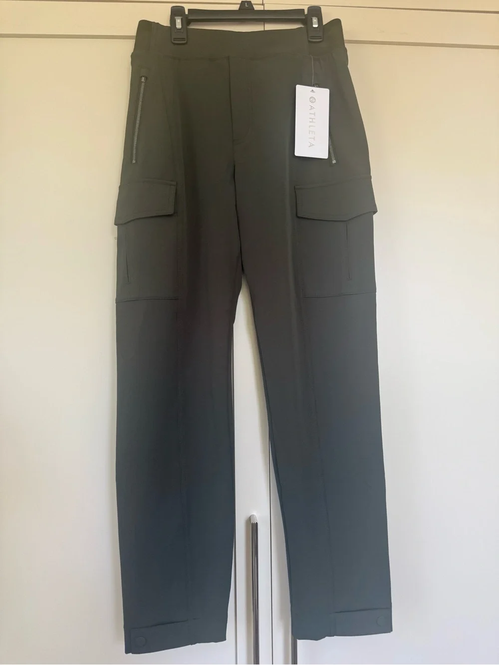 Athleta Endless Cargo Pant - Olive - Size 2 - NWT